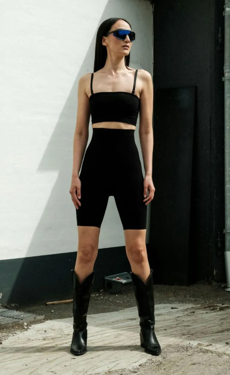 Lykkeland Ateliér Shorts - Shaping Alturra - Black