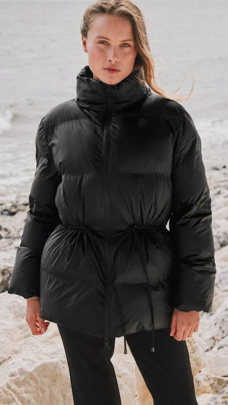 Neo Noir Puffer Jakke - Mayra - Black