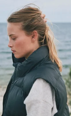Neo Noir Vest - Annike C Puffer - Black