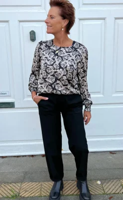 Say INA Copenhagen Bluse - Chili - Black Roses