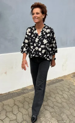 Say INA Copenhagen Bluse - Datia - Black W. Beige Flowers