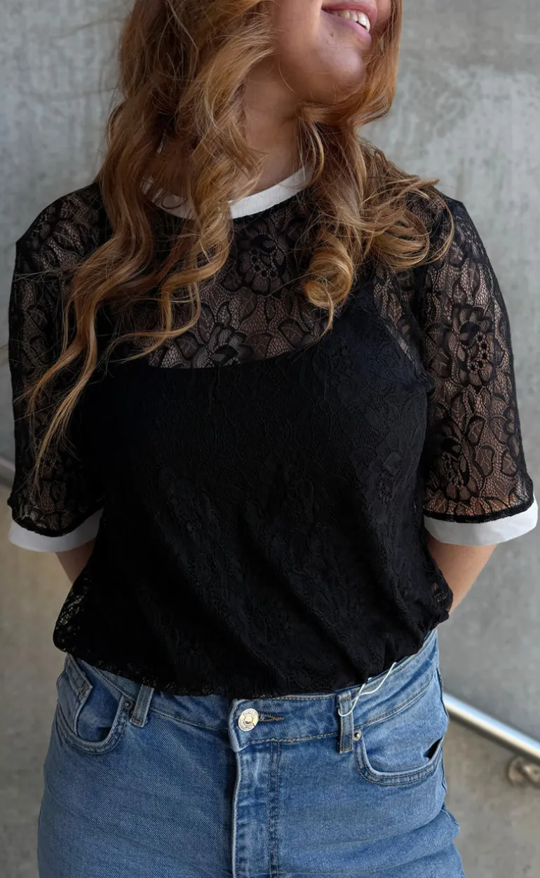 Say INA Copenhagen Bluse - Susanna Football - Black Lace (vendbar)