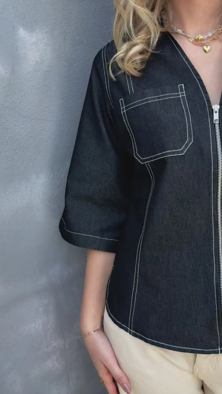 Say INA Copenhagen Bluse - Zenia Zipper - Black Denim