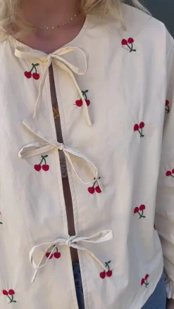 Say INA Copenhagen Bluse - Leonora - Off White W. Cherry