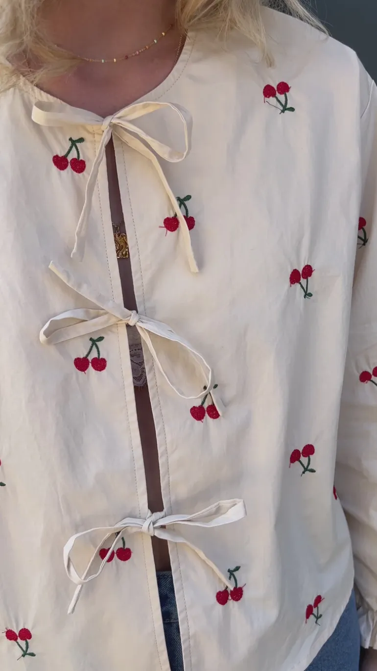 Say INA Copenhagen Bluse - Leonora - Off White W. Cherry