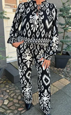 Say INA Copenhagen Bluse - Tora - Black/White Paisley