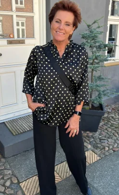 Say INA Copenhagen Bluse - Datia - Black W. Green Dots