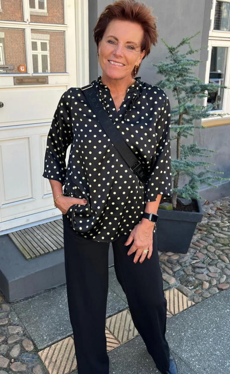 Say INA Copenhagen Bluse - Datia - Black W. Green Dots