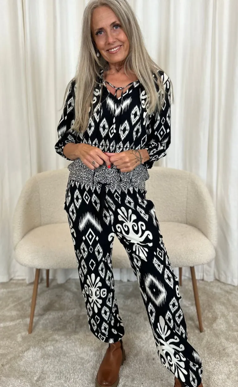 Say INA Copenhagen Bukser - Tora - Black/White Paisley