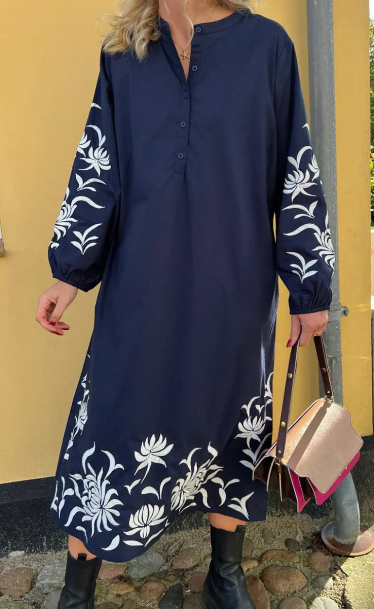 Say INA Copenhagen Kjole - Tilde Long - Navy W. Embroidery