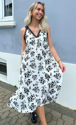 Say INA Copenhagen Kjole - Nellie - White / Black Roses