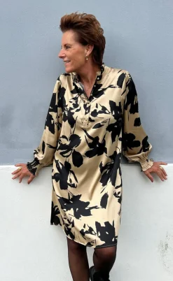 Say INA Copenhagen Kjole - Augusta - Camel / Black Flower