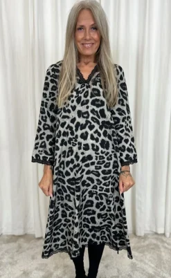 Say INA Copenhagen Kjole - Safina - Grey Leopard