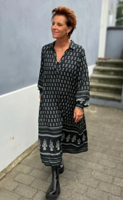 Say INA Copenhagen Kjole - Camma - Black W. Print