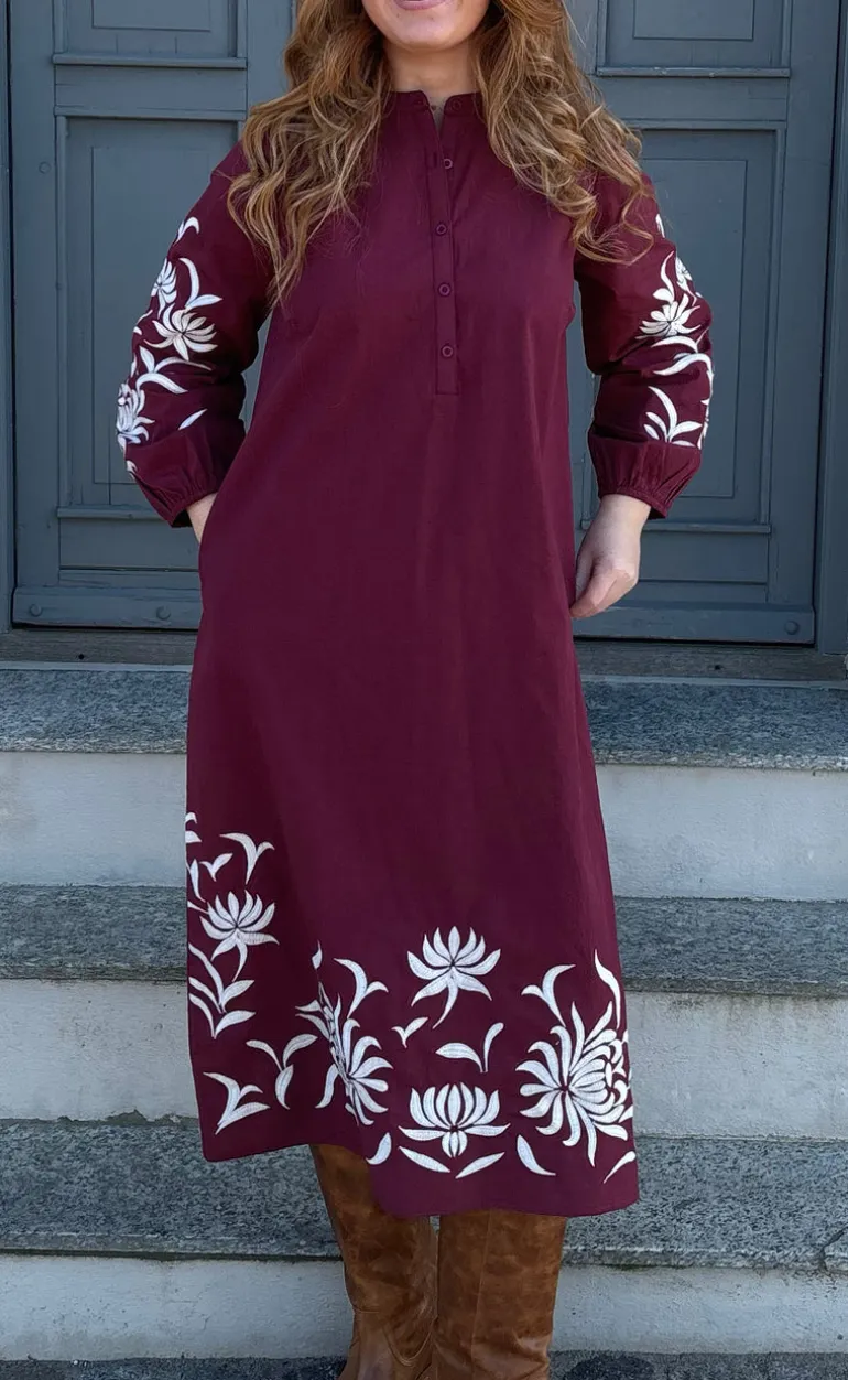 Say INA Copenhagen Kjole - Tilde Long - Burgundy Red W. Embroidery