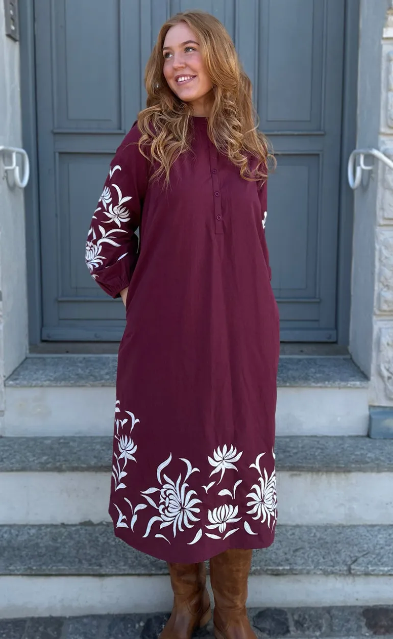 Say INA Copenhagen Kjole - Tilde Long - Burgundy Red W. Embroidery