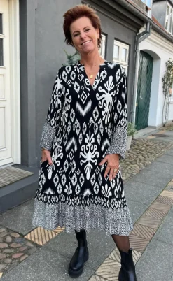 Say INA Copenhagen Kjole - Olinda - White / Black Paisley