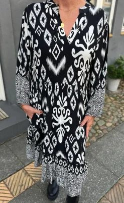 Say INA Copenhagen Kjole - Olinda - White / Black Paisley