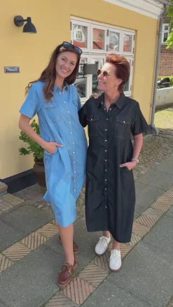 Say INA Copenhagen Kjole - Detia Summer - Light Blue Denim