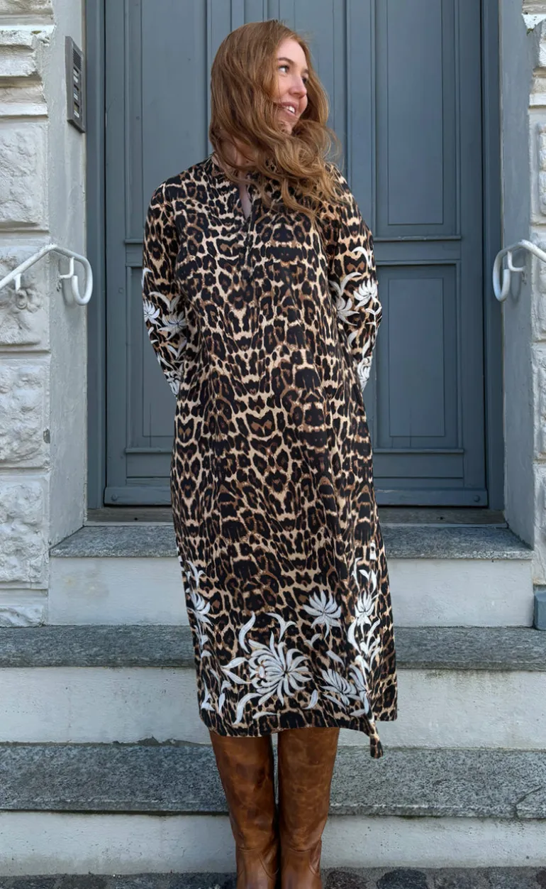 Say INA Copenhagen Kjole - Tilde Long - Leopard W. Embroidery