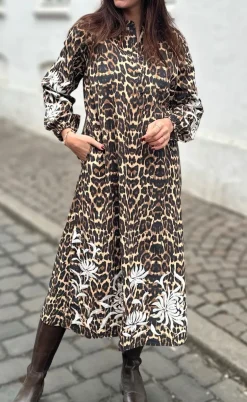 Say INA Copenhagen Kjole - Tilde Long - Leopard W. Embroidery