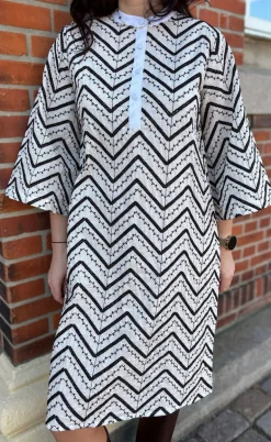 Say INA Copenhagen Kjole - Zara Zig Zag - White W. Black