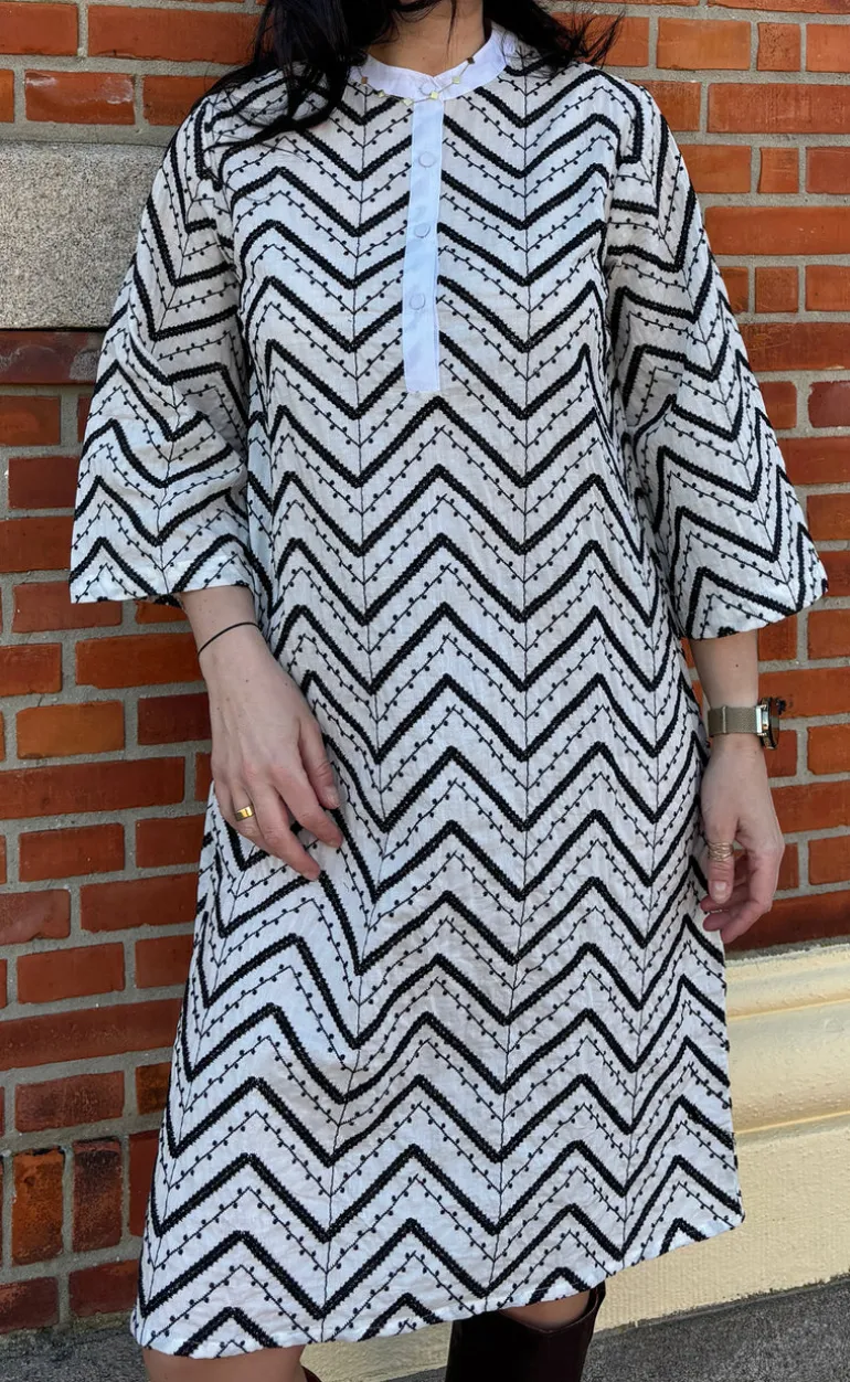 Say INA Copenhagen Kjole - Zara Zig Zag - White W. Black