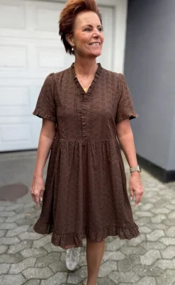 Say INA Copenhagen Kjole - Catja Summer - Mocca Broderie Anglaise