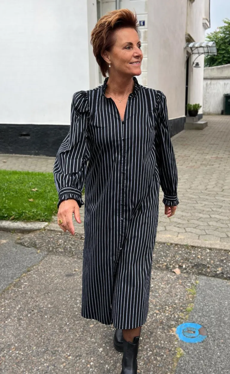 Say INA Copenhagen Kjole - Tiki - Black W. White Stripes