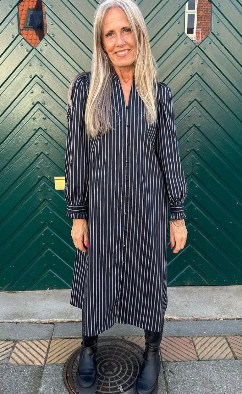 Say INA Copenhagen Kjole - Tiki - Black W. White Stripes
