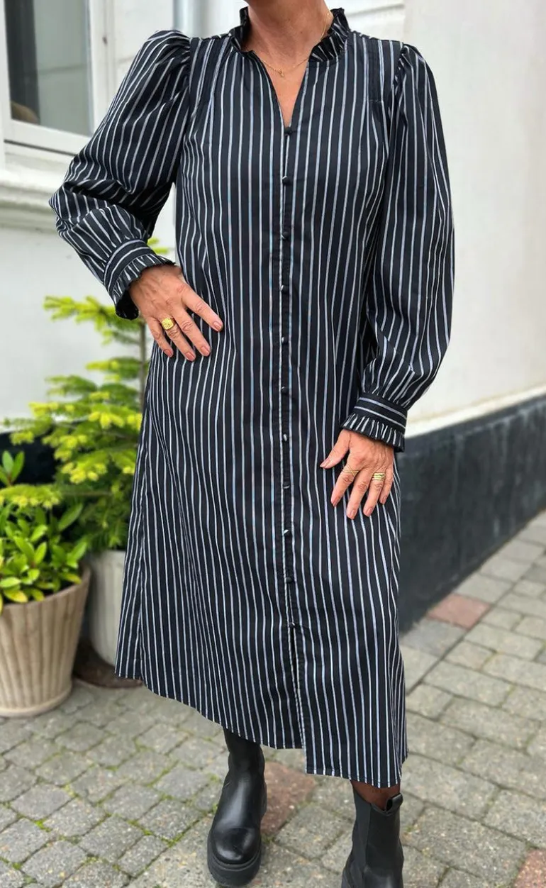 Say INA Copenhagen Kjole - Tiki - Black W. White Stripes