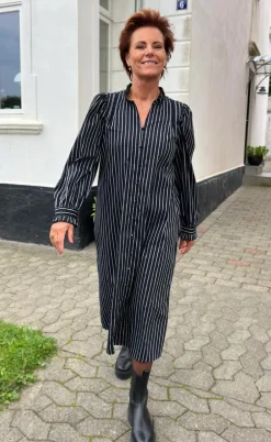 Say INA Copenhagen Kjole - Tiki - Black W. White Stripes