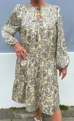 Say INA Copenhagen Kjole - Vanessa - Creme / Black Paisley