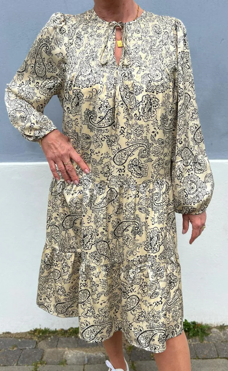 Say INA Copenhagen Kjole - Vanessa - Creme / Black Paisley