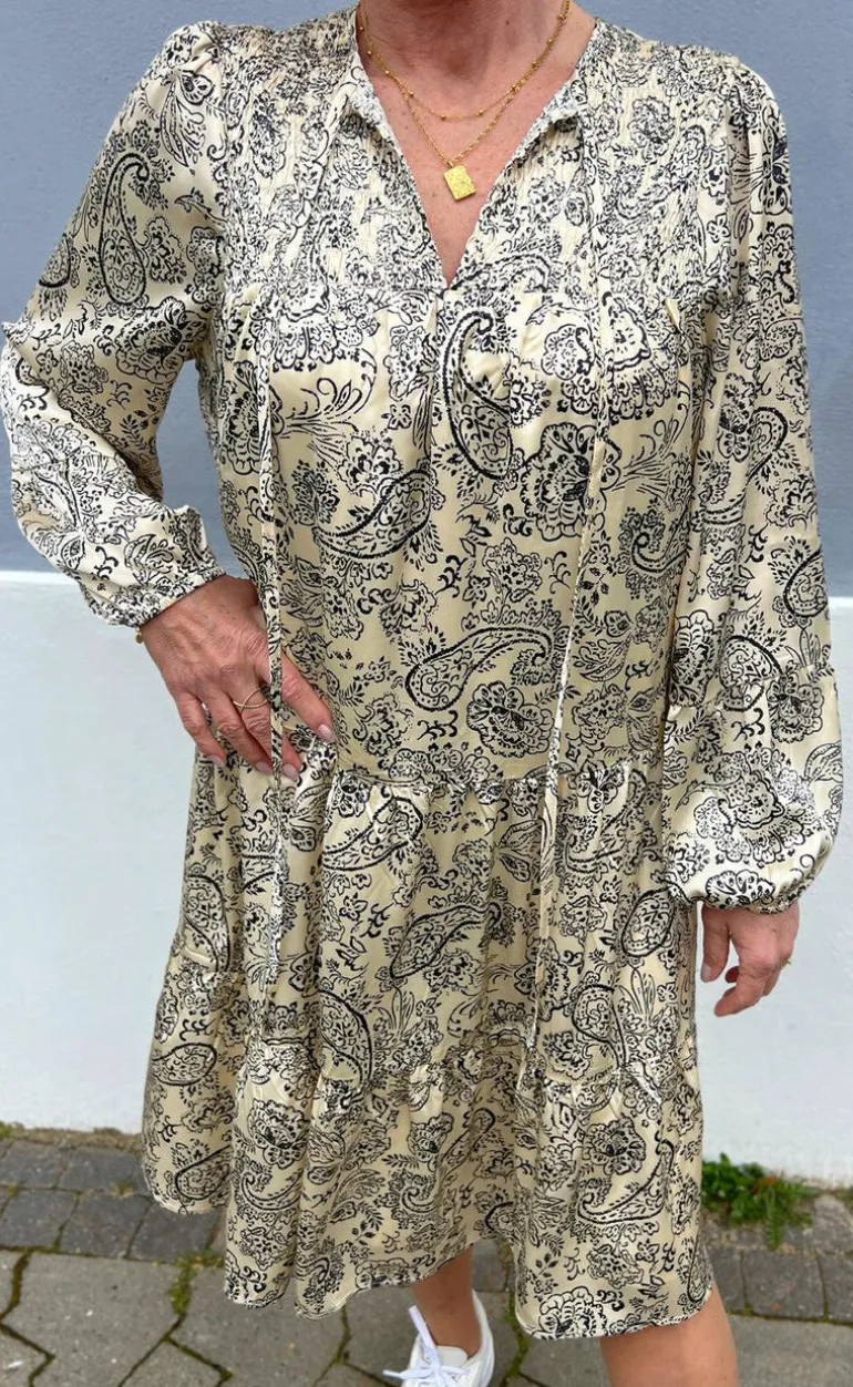 Say INA Copenhagen Kjole - Vanessa - Creme / Black Paisley