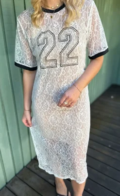 Say INA Copenhagen Kjole - Susanna Football - White Lace (vendbar)