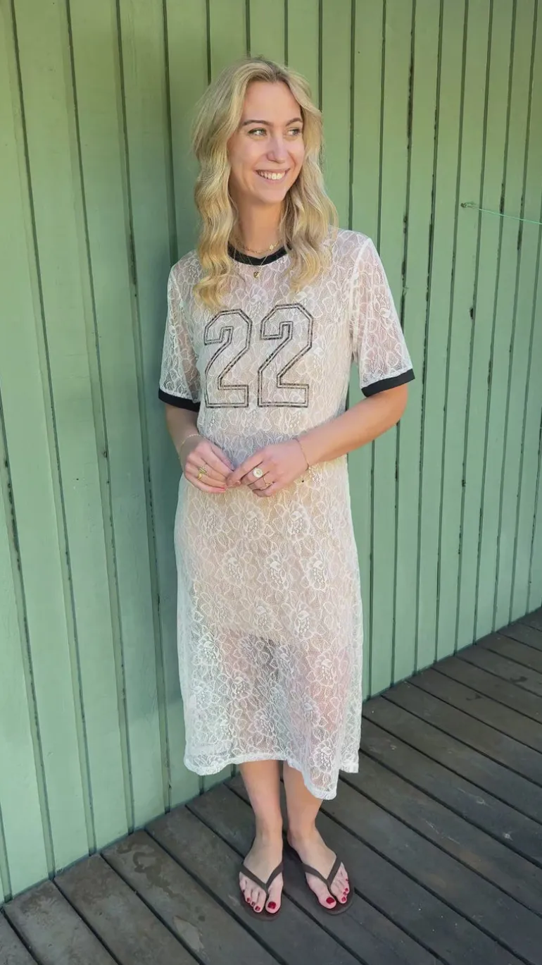 Say INA Copenhagen Kjole - Susanna Football - White Lace (vendbar)
