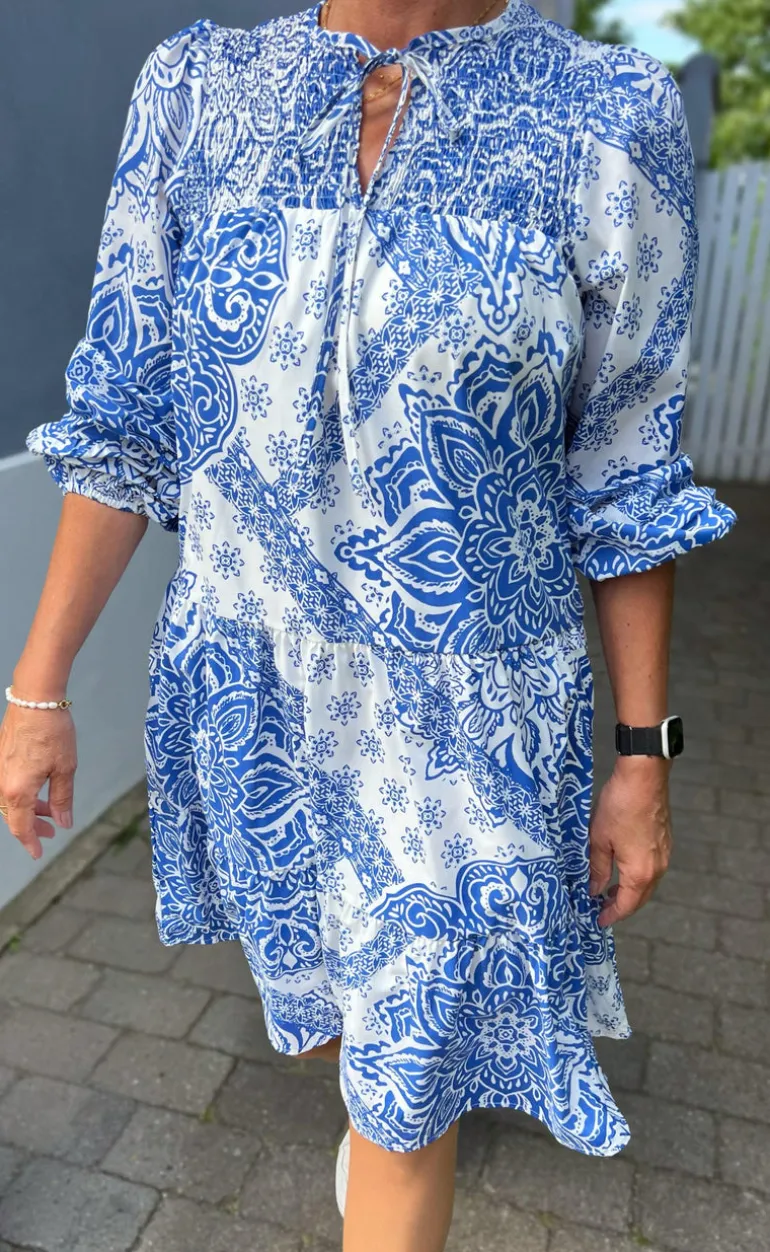 Say INA Copenhagen Kjole - Vanessa - White / Blue Paisley