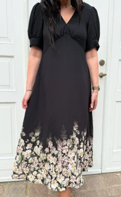 Say INA Copenhagen Kjole - Mirabelle - Black W. Flowers