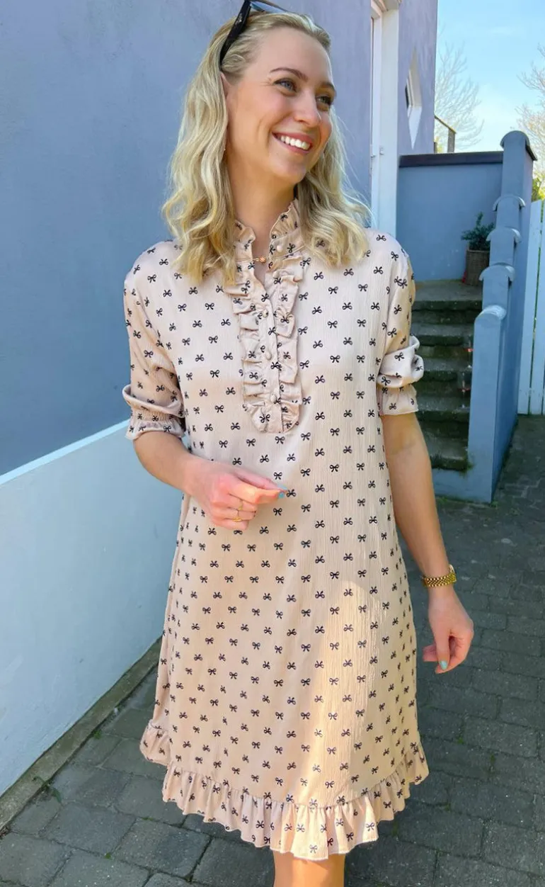 Say INA Copenhagen Kjole - Philine - Camel Bow