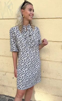 Say INA Copenhagen Kjole - Camilla - White/Blue Flower