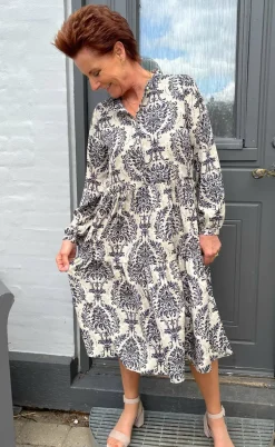 Say INA Copenhagen Kjole - Maiken - Creme / Blue Paisley