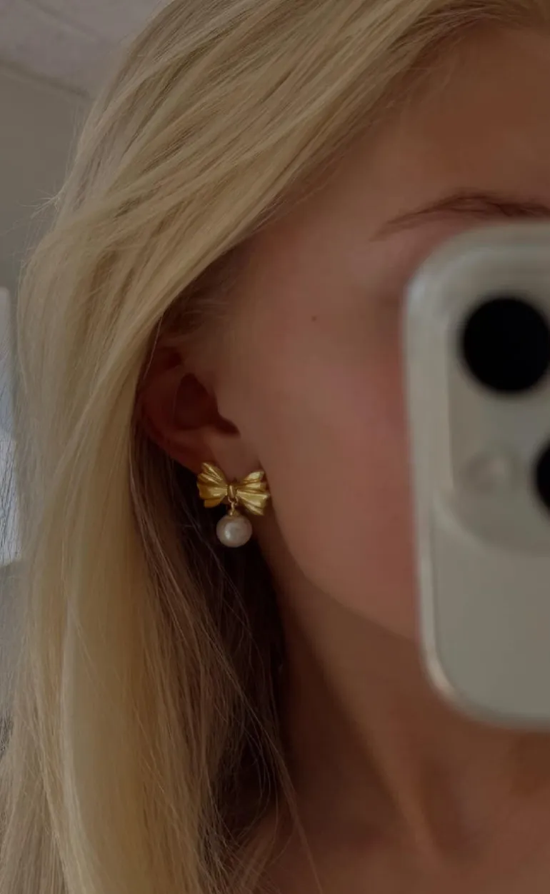 Smykkeli Copenhagen Øreringe - Christina Bow - Gold Colour