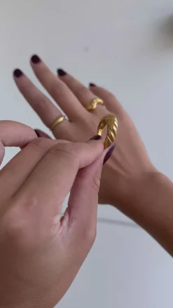 Smykkeli Copenhagen Ring - Helena Hammered - Golden