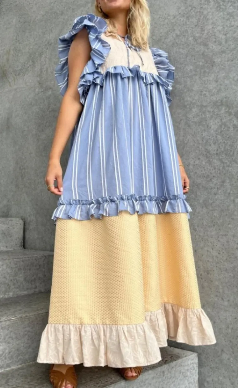 Stories From The Atelier Kjole - Heart Dance - Beige/Light Blue